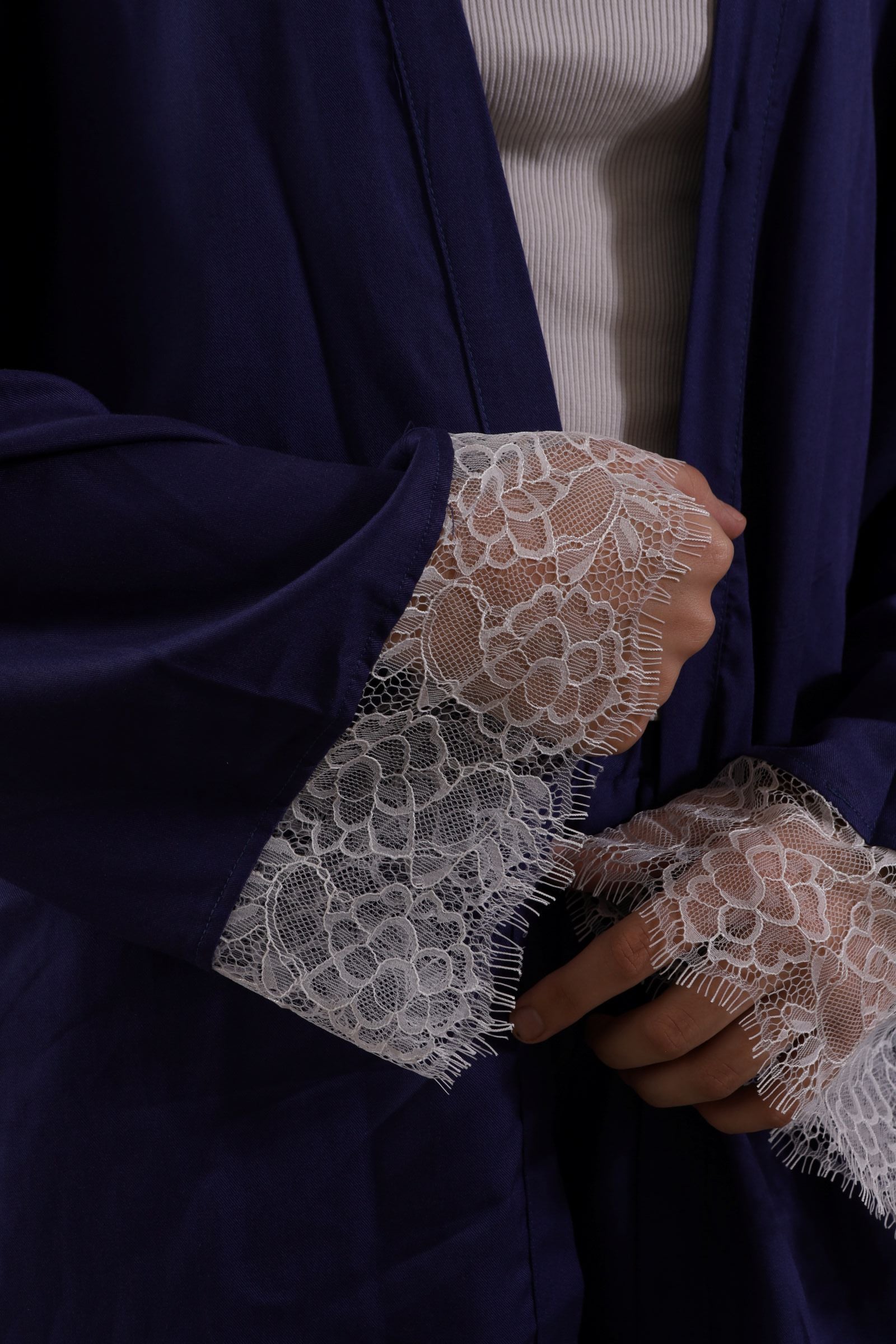 طقم Daisy Lace من Tito's Wear في مناسبة عائلية