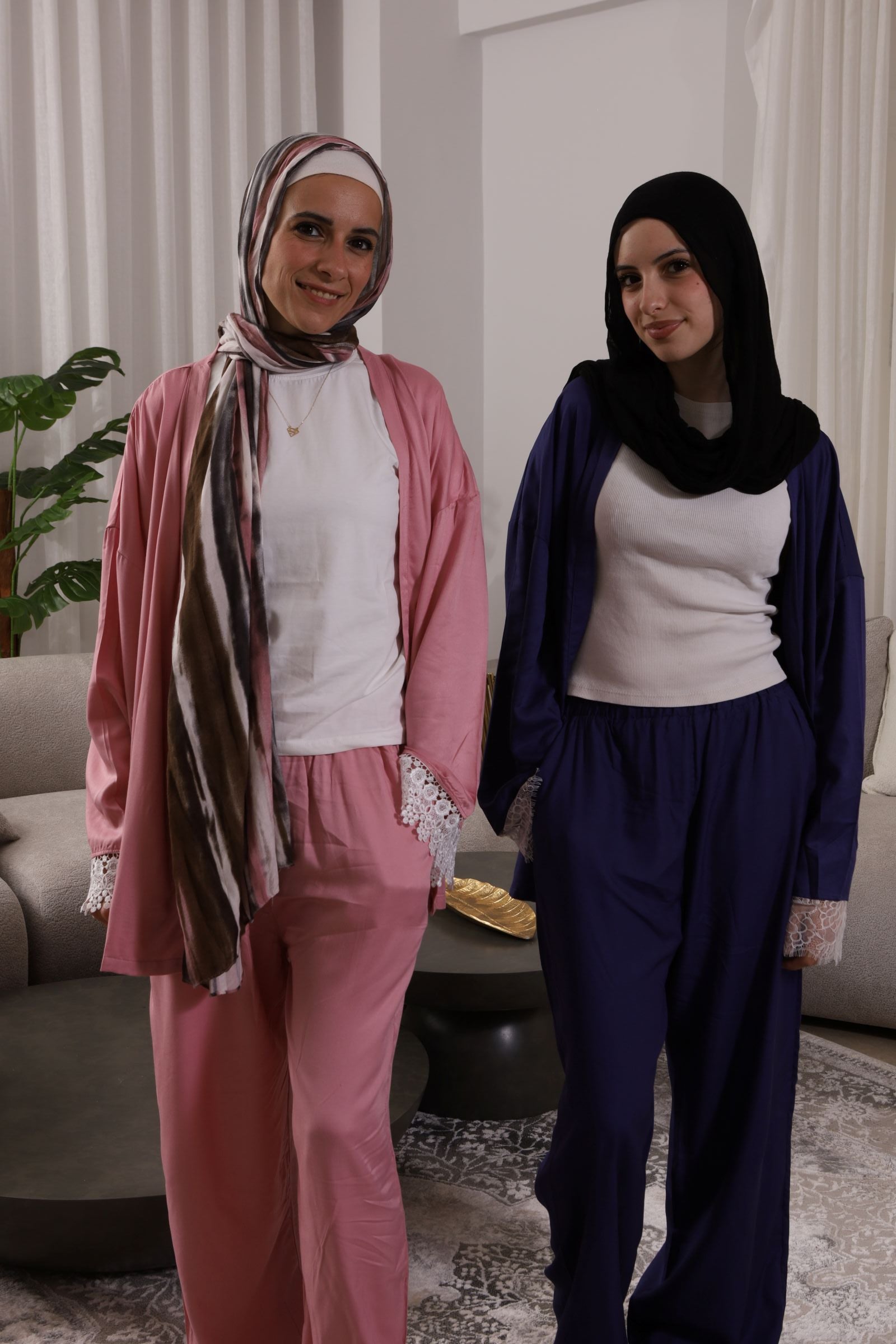 طقم Daisy Lace من Tito's Wear بلون أسود، مقاسات S إلى XL